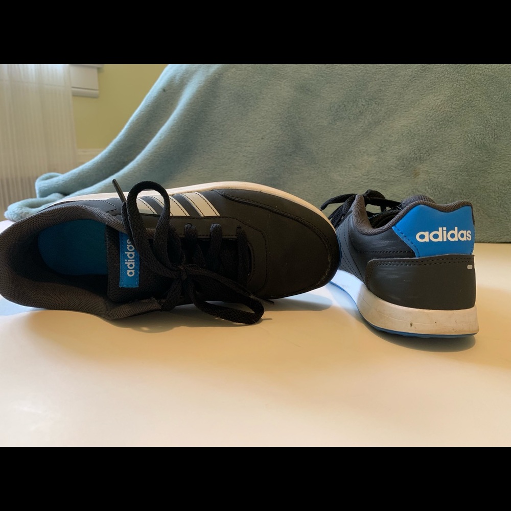 Adidas basic shoes - Picture 3 of 6